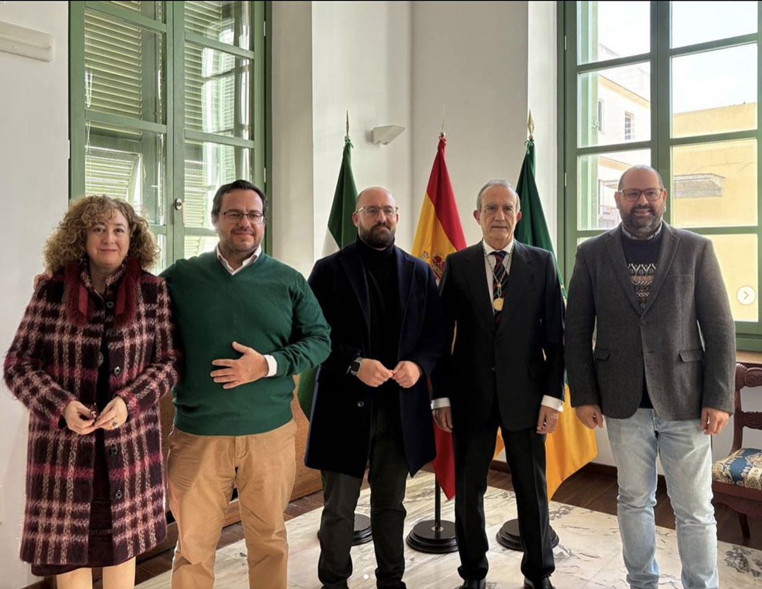 Firma del acta municipal que conmemora los 125 años de historia de esta institución cultural.