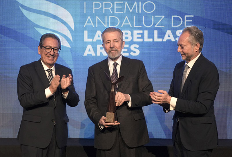 Hernán Cortes Moreno recibe El Premio Andaluz de las Bellas Artes.